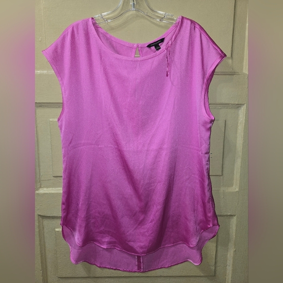 Banana Republic 100% Polyester Pink Satin Cap Sleeve Key Hole Button Back Top - Picture 2 of 5
